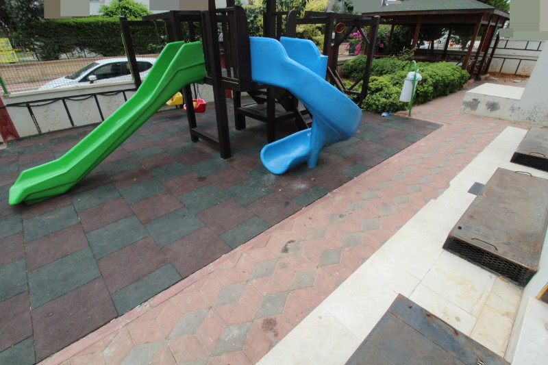 ASLAN'DAN MEZİTLİ DE HAVUZLU SİTEDE GENİŞ METRAJLI KİRALIK 3+1