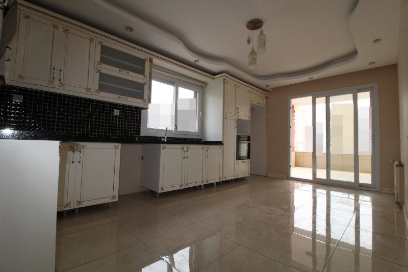 ASLAN'DAN MEZİTLİ DE HAVUZLU SİTEDE GENİŞ METRAJLI KİRALIK 3+1