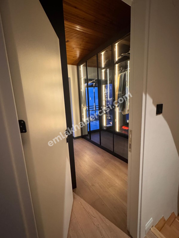 HALİTPAŞA YILDIZTEPE 'DE SİTEİÇİ GENİŞ BAHÇELİ, DENİZ MANZARALI, İÇİ LÜKS YAPILI SATILIK VİLLA