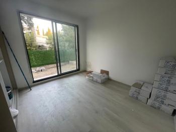 Lefkoşa Gönyeli Bölgesinde BAHÇELİ ZEMİN KAT SATILIK 2+1 SIFIR DAİRELER