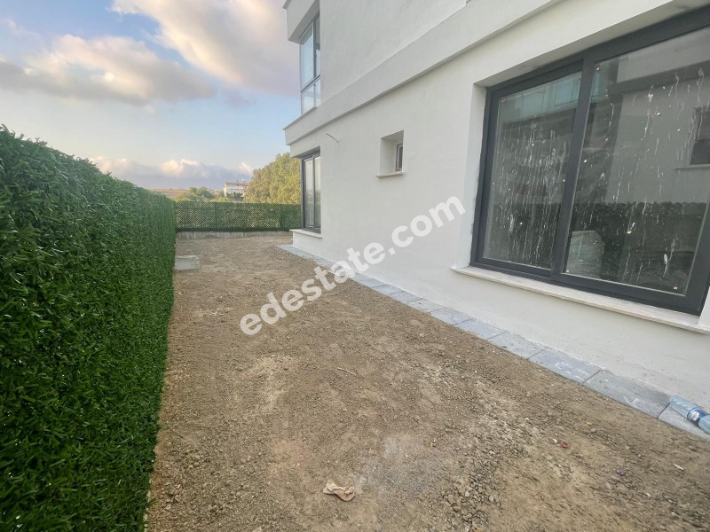 Lefkoşa Gönyeli Bölgesinde BAHÇELİ ZEMİN KAT SATILIK 2+1 SIFIR DAİRELER