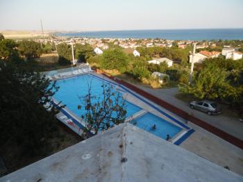 YENİCEDE DENİZ MANZARALI YAZLIK MESKEN