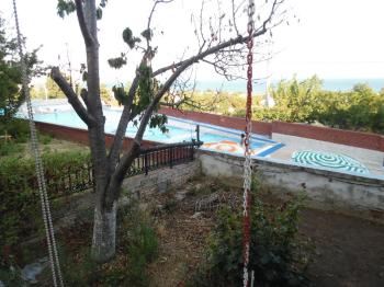 YENİCEDE DENİZ MANZARALI YAZLIK MESKEN