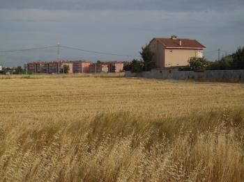 DEĞİRMENKÖYDE 3 KAT KONUT İMARLI SATILIK ARSA 