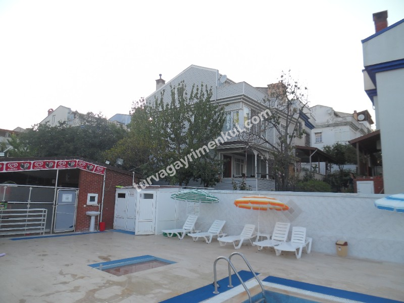 YENİCEDE DENİZ MANZARALI YAZLIK MESKEN