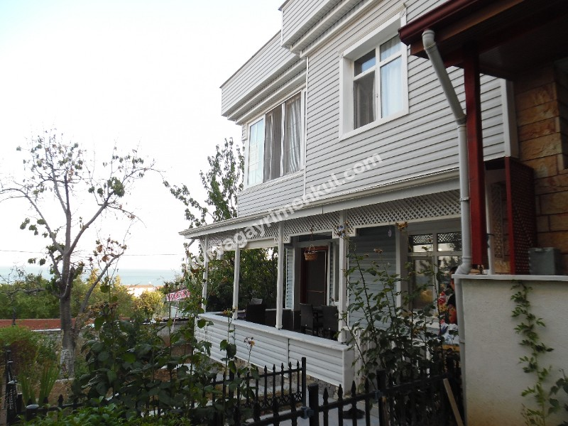 YENİCEDE DENİZ MANZARALI YAZLIK MESKEN