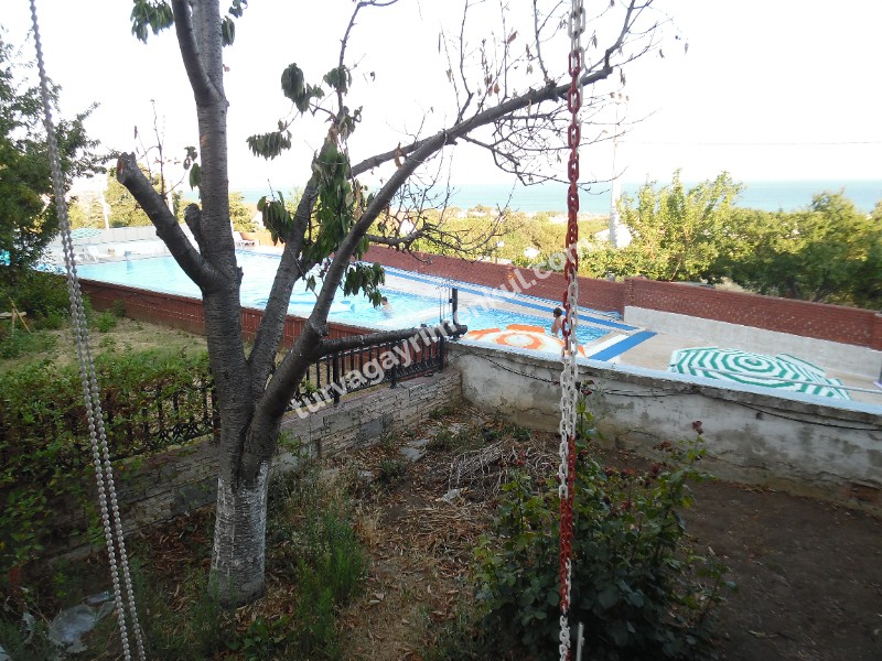 YENİCEDE DENİZ MANZARALI YAZLIK MESKEN