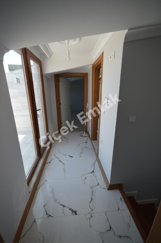 Alibeyköy Çırçır’da Otoparklı Bina’da 3+1 Yüksek Tavan Sıfır Satılık Dubleks 