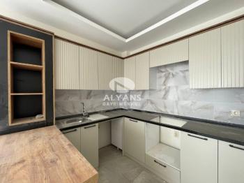 ALYANS'TAN DENİZE YÜRÜME MESAFESİNDE FULL SOSYAL ALANLI 2+1