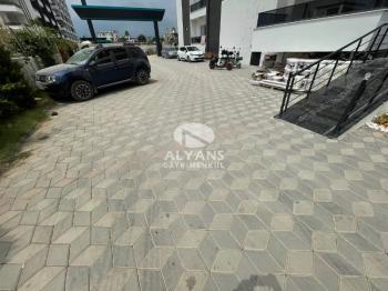 ALYANS'TAN DENİZE YÜRÜME MESAFESİNDE FULL SOSYAL ALANLI 2+1