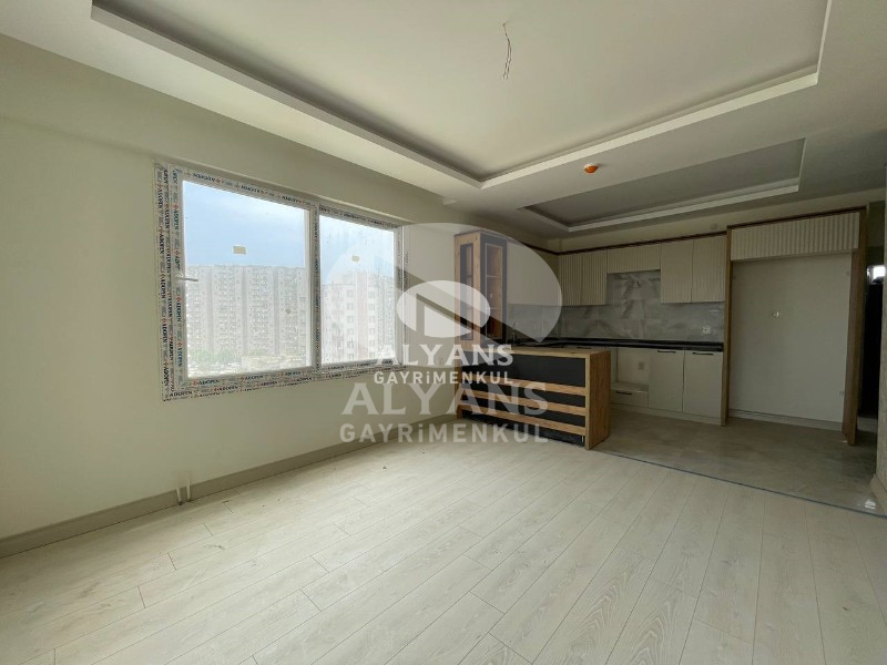 ALYANS'TAN DENİZE YÜRÜME MESAFESİNDE FULL SOSYAL ALANLI 2+1