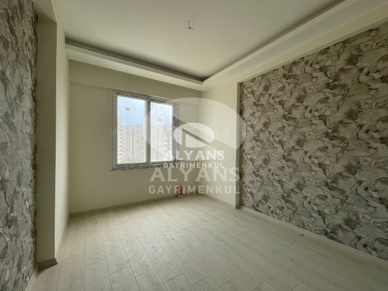 ALYANS'TAN DENİZE YÜRÜME MESAFESİNDE FULL SOSYAL ALANLI 2+1