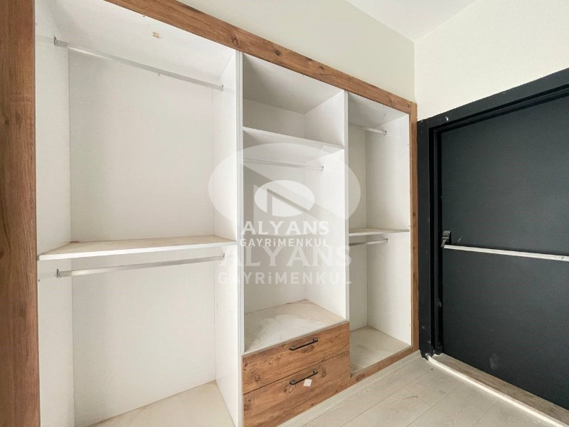 ALYANS'TAN DENİZE YÜRÜME MESAFESİNDE FULL SOSYAL ALANLI 2+1