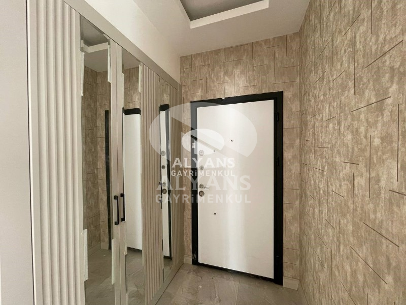 ALYANS'TAN DENİZE YÜRÜME MESAFESİNDE FULL SOSYAL ALANLI 2+1