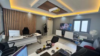 Güvenay - Çorum Galericiler Sitesi'nde Eşyaları İle Hazır Kurulu Kiralık Dükkan 