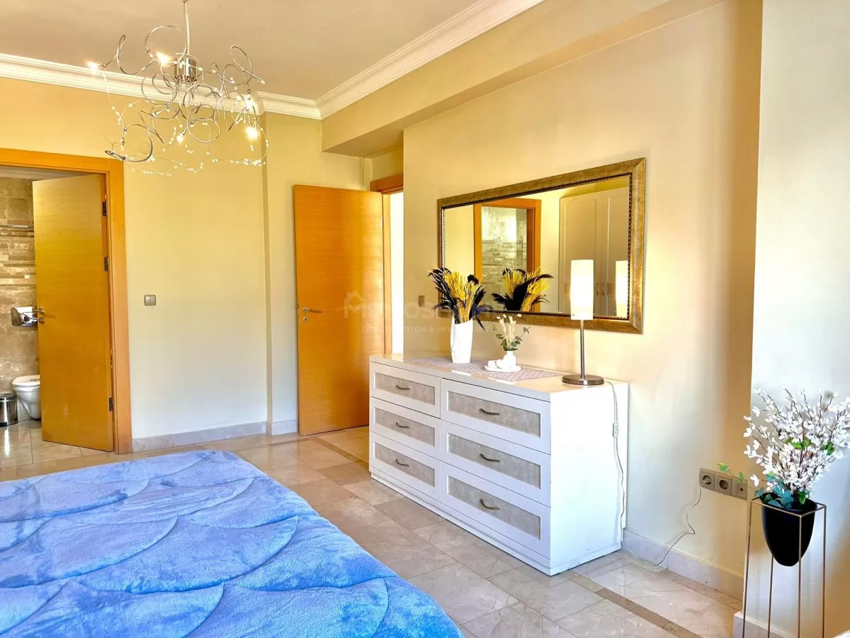 Luxuswohnung im Gold City Komplex