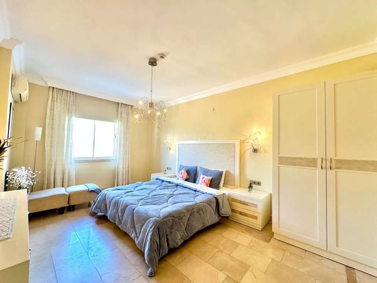 Luxuswohnung im Gold City Komplex