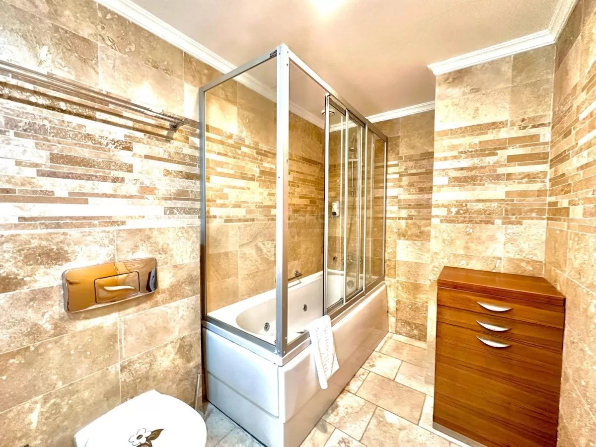 Luxuswohnung im Gold City Komplex