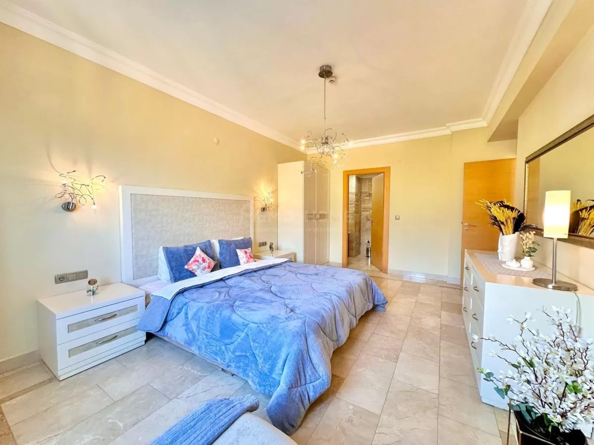 Luxuswohnung im Gold City Komplex