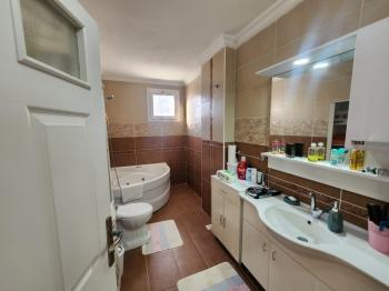 EFELER MAHALLESİ'NDE HAVUZLU 3+1 GENİŞ SATILIK VİLLA