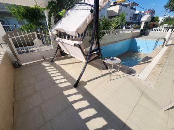 EFELER MAHALLESİ'NDE HAVUZLU 3+1 GENİŞ SATILIK VİLLA