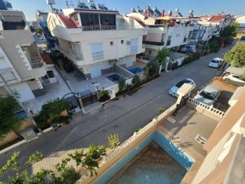 EFELER MAHALLESİ'NDE HAVUZLU 3+1 GENİŞ SATILIK VİLLA