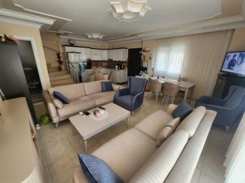 EFELER MAHALLESİ'NDE HAVUZLU 3+1 GENİŞ SATILIK VİLLA