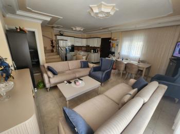 EFELER MAHALLESİ'NDE HAVUZLU 3+1 GENİŞ SATILIK VİLLA