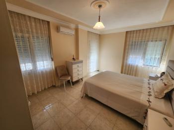 EFELER MAHALLESİ'NDE HAVUZLU 3+1 GENİŞ SATILIK VİLLA