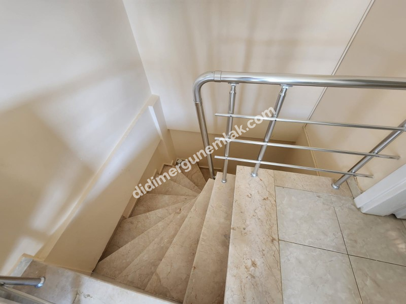 EFELER MAHALLESİ'NDE HAVUZLU 3+1 GENİŞ SATILIK VİLLA