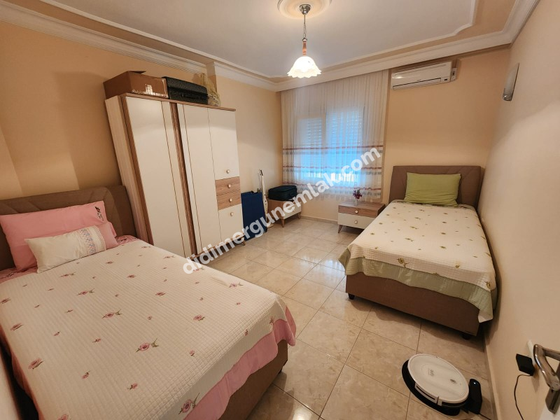 EFELER MAHALLESİ'NDE HAVUZLU 3+1 GENİŞ SATILIK VİLLA