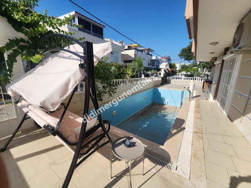 EFELER MAHALLESİ'NDE HAVUZLU 3+1 GENİŞ SATILIK VİLLA