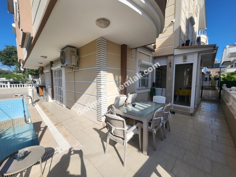 EFELER MAHALLESİ'NDE HAVUZLU 3+1 GENİŞ SATILIK VİLLA