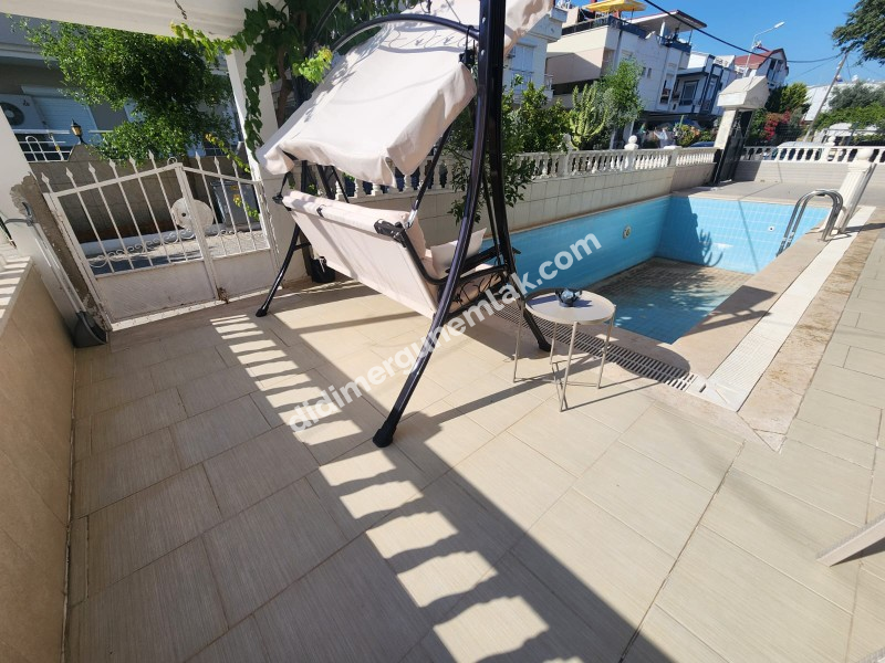 EFELER MAHALLESİ'NDE HAVUZLU 3+1 GENİŞ SATILIK VİLLA