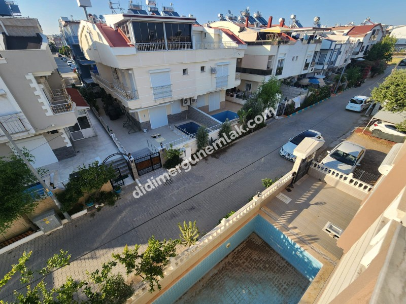 EFELER MAHALLESİ'NDE HAVUZLU 3+1 GENİŞ SATILIK VİLLA