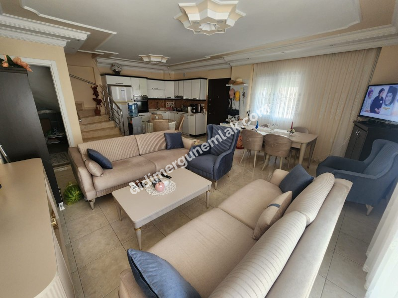 EFELER MAHALLESİ'NDE HAVUZLU 3+1 GENİŞ SATILIK VİLLA