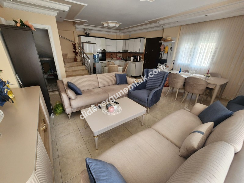 EFELER MAHALLESİ'NDE HAVUZLU 3+1 GENİŞ SATILIK VİLLA