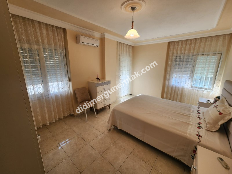 EFELER MAHALLESİ'NDE HAVUZLU 3+1 GENİŞ SATILIK VİLLA