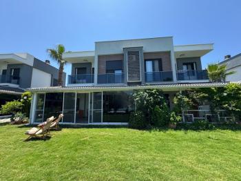 KUŞADASI DAVUTLARDA BOL YEŞİL VE DOGA MANZARALI SATILIK 3+1 VİLLA