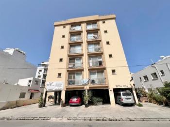 Gazimağusa, Kuzey Kıbrıs'ta Satılık 2 Adet Yurt izinli Komple Apartman