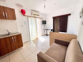 Gazimağusa, Kuzey Kıbrıs'ta Satılık 2 Adet Yurt izinli Komple Apartman