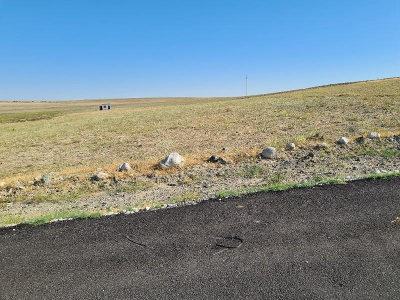 NİĞDE ÇAYIRLIDA  SATLIK  YOLA CEPHELİ 8 dönüm  tarla 