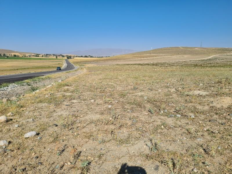 NİĞDE ÇAYIRLIDA  SATLIK  YOLA CEPHELİ 8 dönüm  tarla 