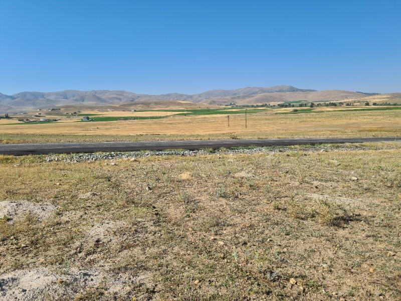 NİĞDE ÇAYIRLIDA  SATLIK  YOLA CEPHELİ 8 dönüm  tarla 