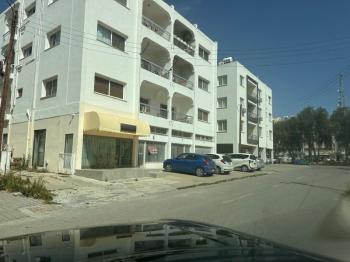LEFKOŞA YENİKENT'TE  TÜRK MALI TİCARİ İZİNLİ SATILIK İŞ YERLERİ