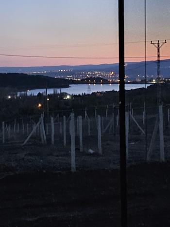 GÜVENAY - ÇORUM BARAJ MANZARALI BUNGALOV EVİ BULUNAN SATILIK HOBİ BAHÇESİ