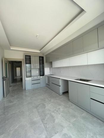 AFYON ÜÇOK EMLAKTAN ERKMEN DE KİRALIK 4+1 LÜX SIFIR DAİRE