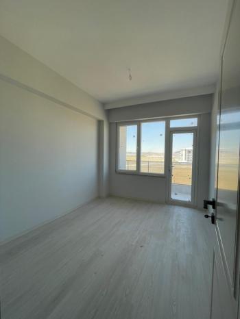 AFYON ÜÇOK EMLAKTAN ERKMEN DE KİRALIK 4+1 LÜX SIFIR DAİRE