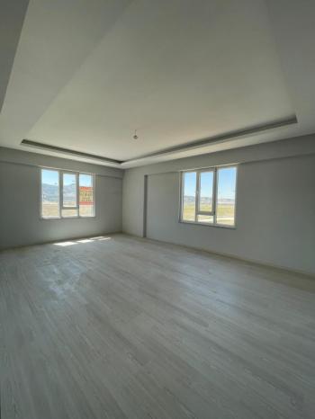 AFYON ÜÇOK EMLAKTAN ERKMEN DE KİRALIK 4+1 LÜX SIFIR DAİRE