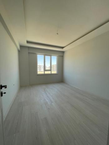 AFYON ÜÇOK EMLAKTAN ERKMEN DE KİRALIK 4+1 LÜX SIFIR DAİRE